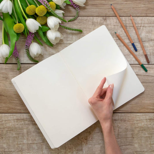 מחברת סקצ׳בוק בצבע שחור