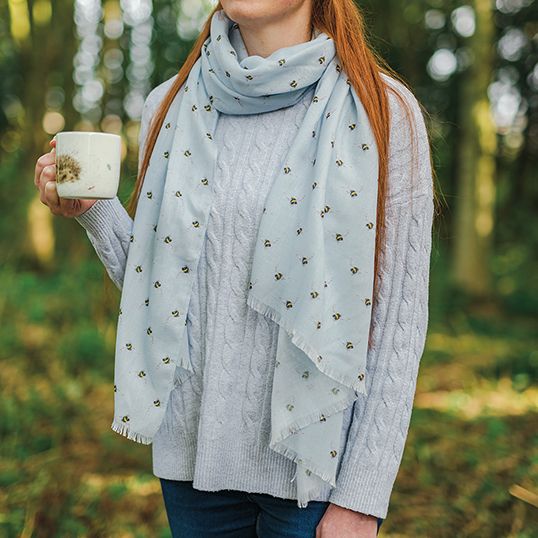 צעיף קליל ומעוצב -דבורים תכלת